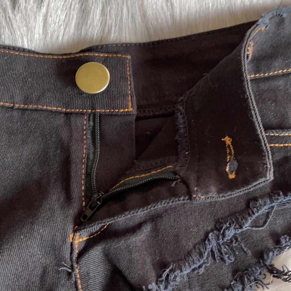Shorts - Picture 3 of 5